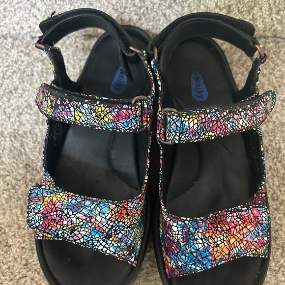 Wolky Rio Red Platform Sandal. Wearable Art. Sz 37/6.5 Comfort shoe. Colorful - Picture 6 of 10